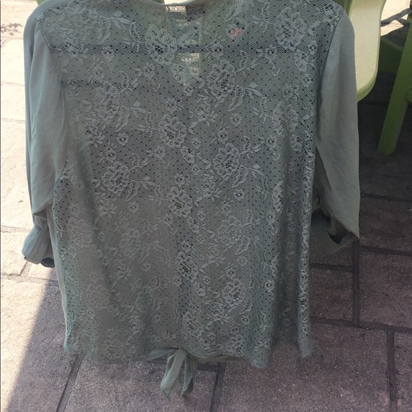 Top - Picture 2 of 4